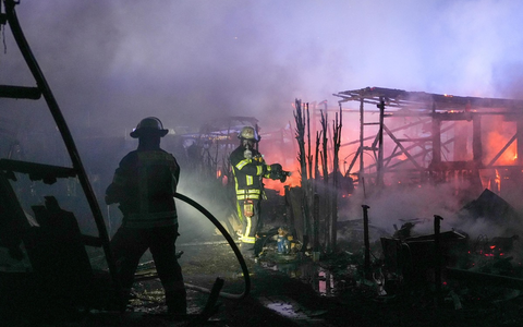 FW Hagen: Brand auf Campingplatz, Großeinsatz für Berufs- und Freiwillige Feuerwehr - Foto: presseportal.de