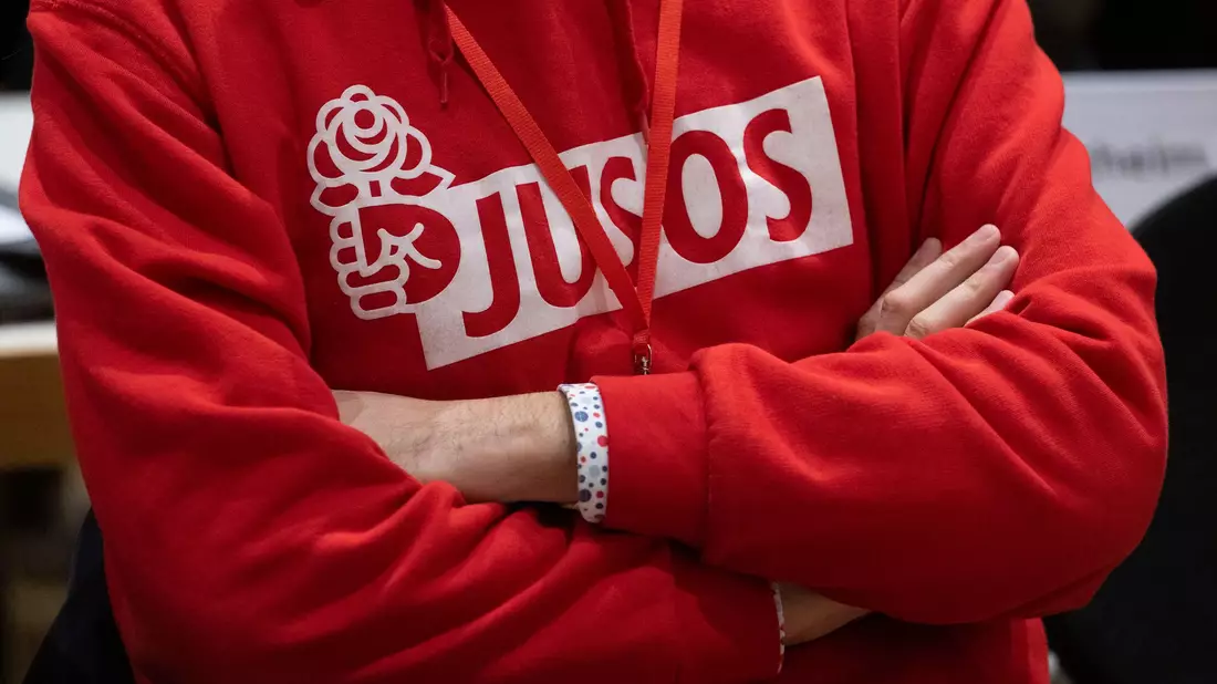 Mehrere Juso-Landesverbände halten nichts vom Koalitionsvertrag. (Archivbild) - Bild: Marijan Murat/dpa