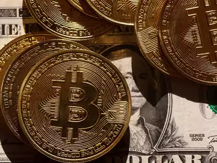 Älteste Kryptowährung: das Digitalgeld Bitcoin. - Foto: Fernando Gutierrez-Juarez/dpa