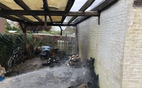 FW-KLE: Müll unter Carport in Brand geraten - Foto: presseportal.de