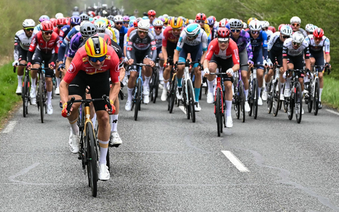 Zum 122. Mal wurde der Frühjahrsklassiker Paris-Roubaix ausgetragen. - Foto: Jeff Pachoud/AFP/dpa