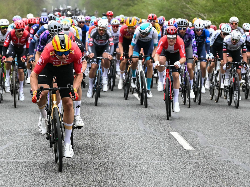 Zum 122. Mal wurde der Frühjahrsklassiker Paris-Roubaix ausgetragen. - Foto: Jeff Pachoud/AFP/dpa