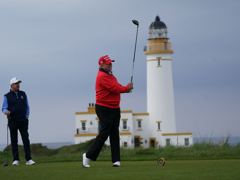 Der US-Präsident golft gerne und oft. (Archivbild) - Foto: Andrew Milligan/PA Wire/dpa