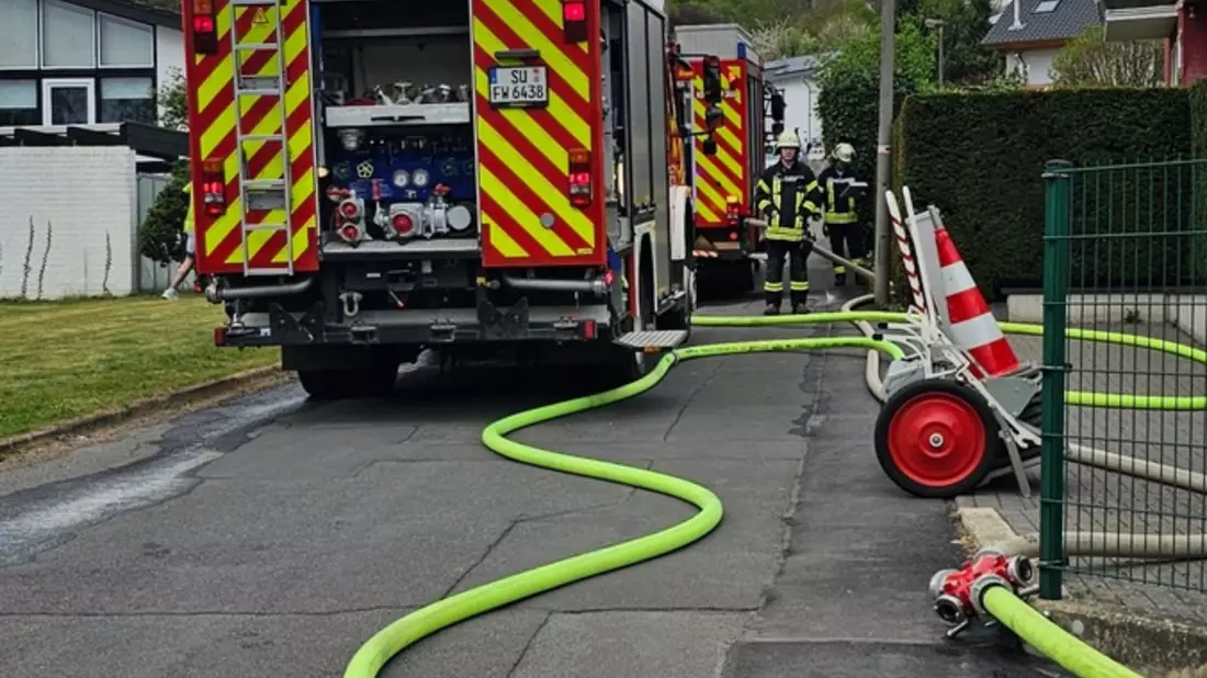 FW Königswinter: Feuer in Elektroverteilerkasten verursacht Sachschaden an Wohnhaus - Bild: presseportal.de
