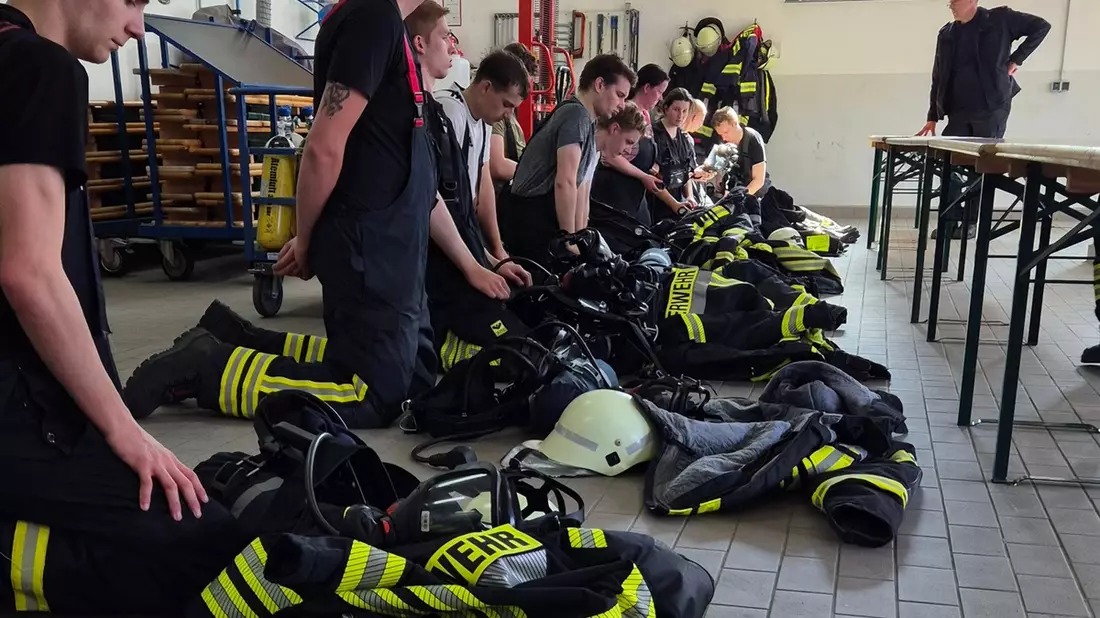 FW Ense: Lehrgang zum/zur Atemschutzgeräteträger/in - Bild: presseportal.de