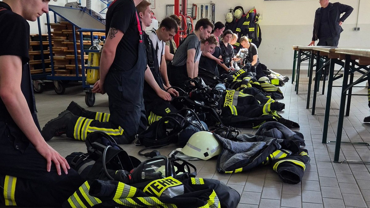 FW Ense: Lehrgang zum/zur Atemschutzgeräteträger/in - Foto: presseportal.de