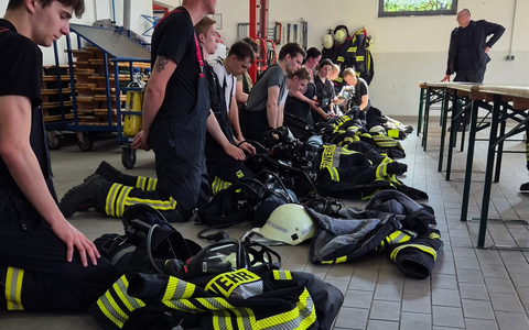 FW Ense: Lehrgang zum/zur Atemschutzgeräteträger/in - Foto: presseportal.de