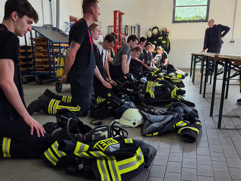 FW Ense: Lehrgang zum/zur Atemschutzgeräteträger/in - Foto: presseportal.de