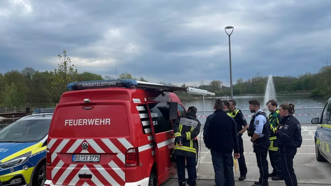 FW-BO: Ölhaltige Verunreinigung auf dem Ümminger See - Bild: presseportal.de