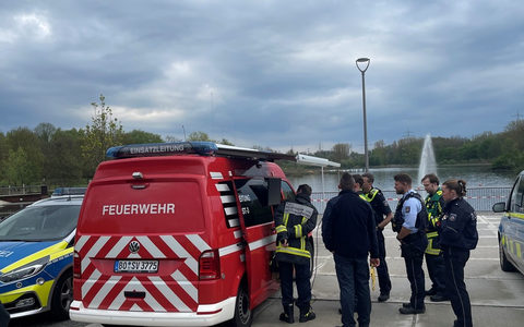 FW-BO: Ölhaltige Verunreinigung auf dem Ümminger See - Foto: presseportal.de