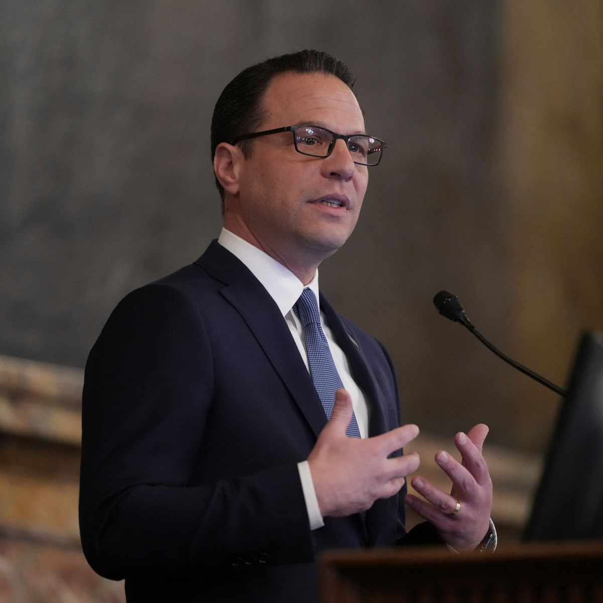 Der demokratische Gouverneur von Pennsylvania wurde kurz als möglicher Vize von Kamala Harris gehandelt. (Archivbild) - Foto: Matt Rourke/AP/dpa