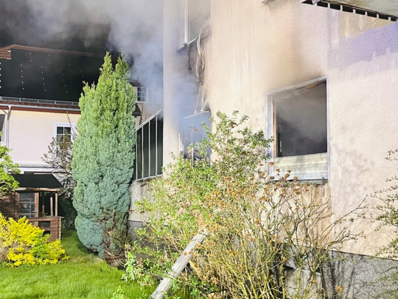 FW Paderborn: Gemeldeter Zimmerbrand in PB-Schloß Neuhaus - Foto: presseportal.de