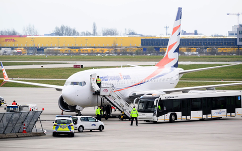 Ende März kamen 174 Afghaninnen und Afghanen mit einem Charterflug in Hannover an. (Archivfoto) - Foto: Julian Stratenschulte/dpa