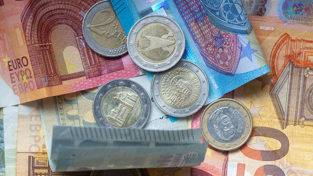 Ursprünglich war die Euro-Einführung in Bulgarien für Anfang 2024 geplant. (Archivbild) - Foto: Fernando Gutierrez-Juarez/dpa