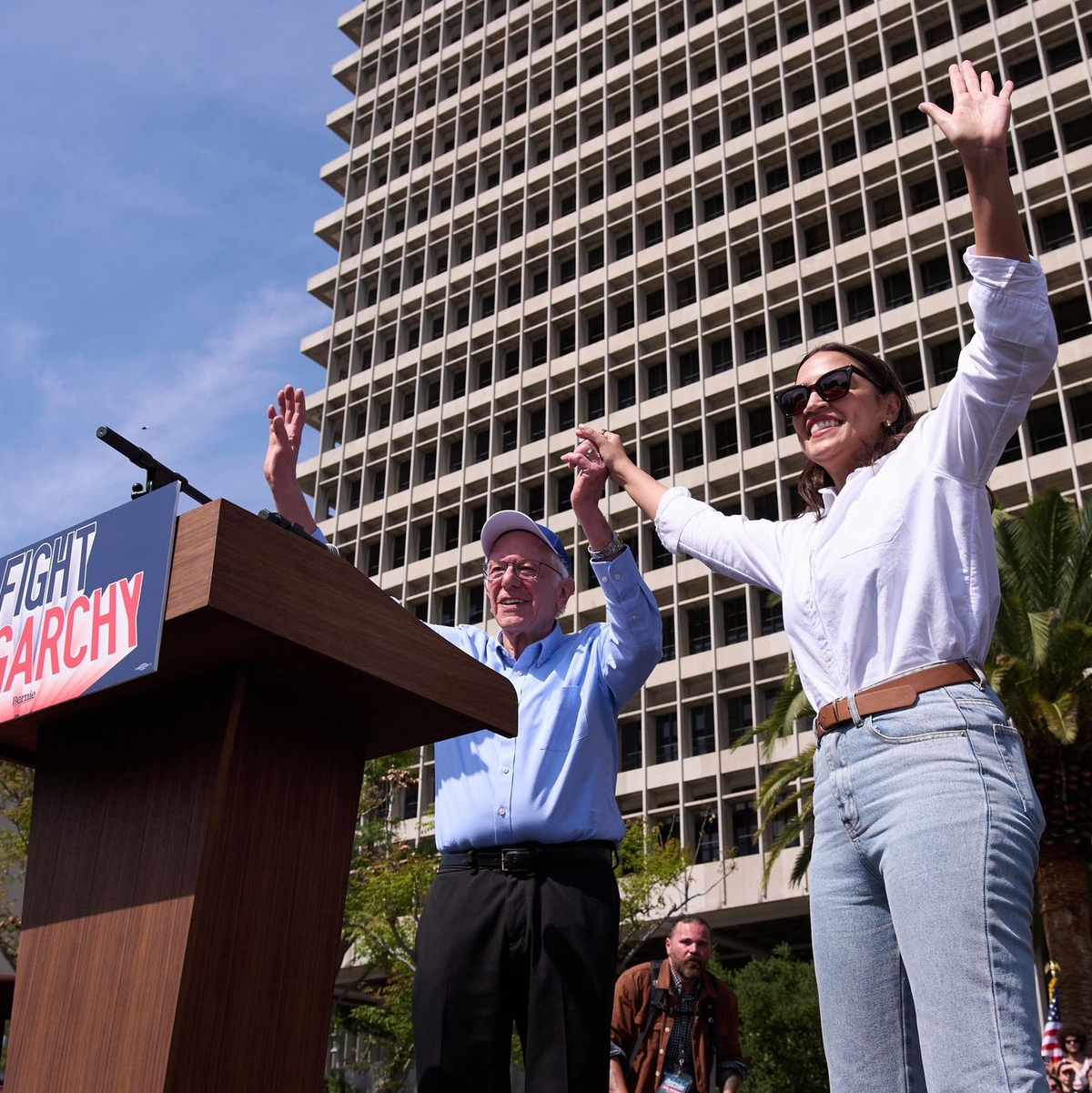 Musk bekam ausgerechnet vom notorisch linken Senator Bernie Sanders Applaus. (Archivbild) - Foto: Jae C. Hong/AP/dpa