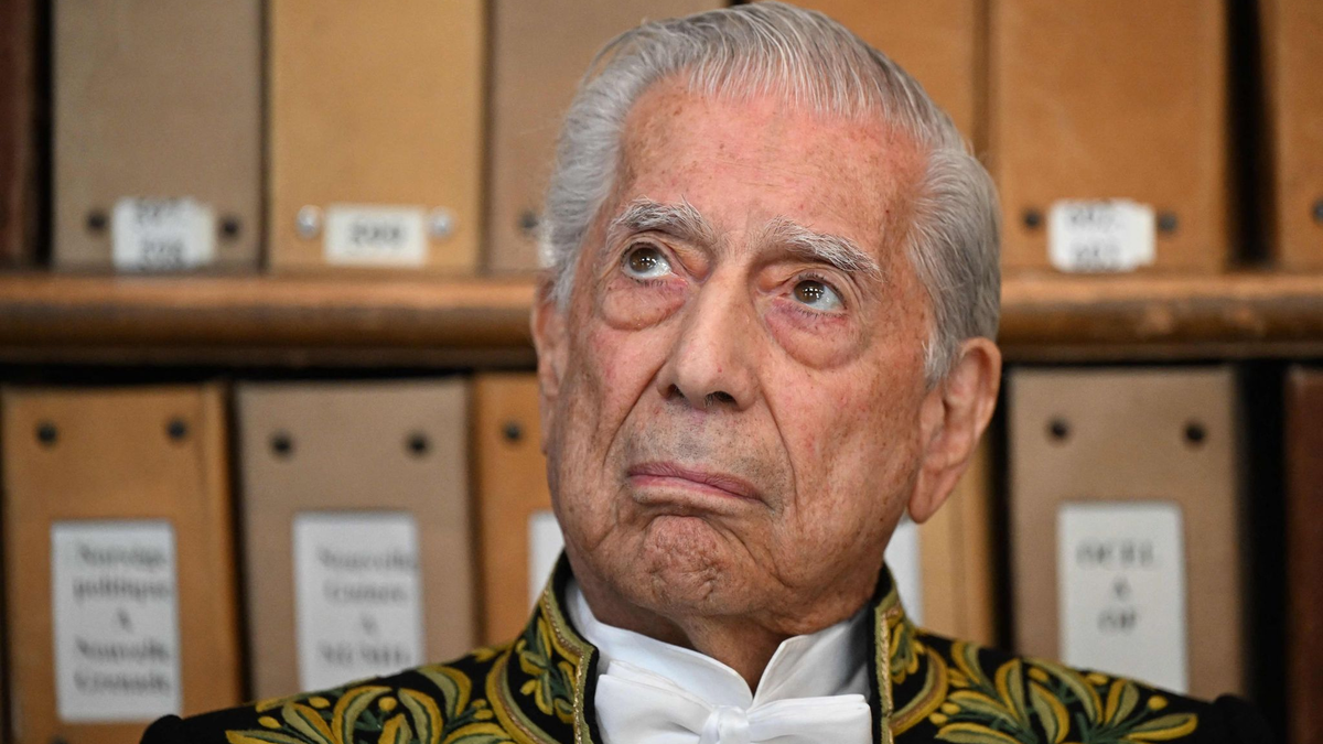 Der peruanische Schriftsteller und Literaturnobelpreisträger Mario Vargas Llosa ist tot. (Archivbild) - Foto: Emmanuel Dunand/AFP/dpa
