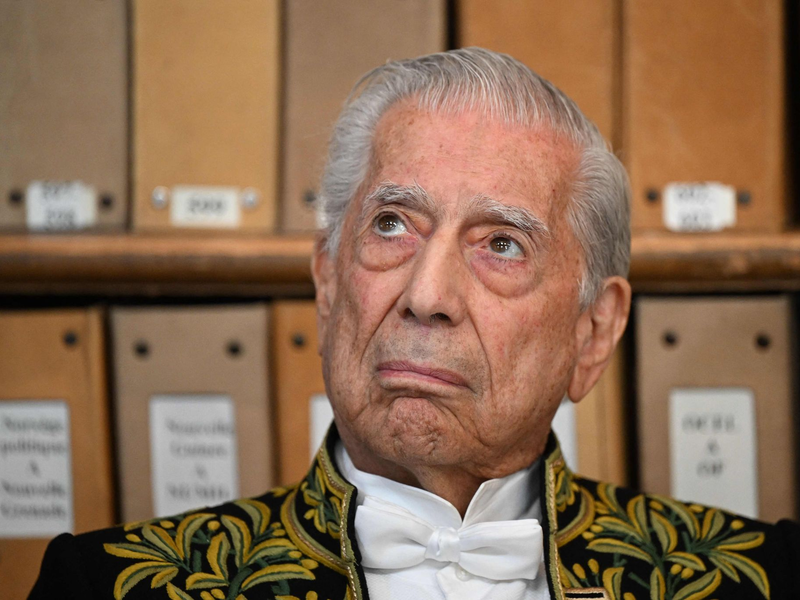 Der peruanische Schriftsteller und Literaturnobelpreisträger Mario Vargas Llosa ist tot. (Archivbild) - Foto: Emmanuel Dunand/AFP/dpa