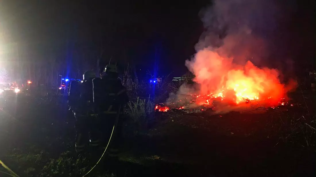 FW-EN: Erhöhte Brandgefahr durch Trockenheit - bereits mehrere Brände in der Region - Weitsicht und umsichtiges Verhalten bei Osterfeuer gefordert - Bild: presseportal.de