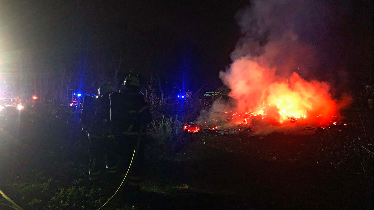 FW-EN: Erhöhte Brandgefahr durch Trockenheit - bereits mehrere Brände in der Region - Weitsicht und umsichtiges Verhalten bei Osterfeuer gefordert - Foto: presseportal.de