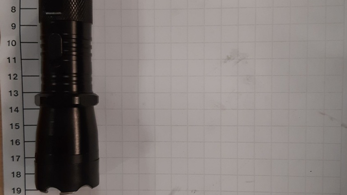 BPOL NRW: Kontrollen im Bahnhof - Bundespolizei findet Elektroschocker und Messer - Foto: presseportal.de