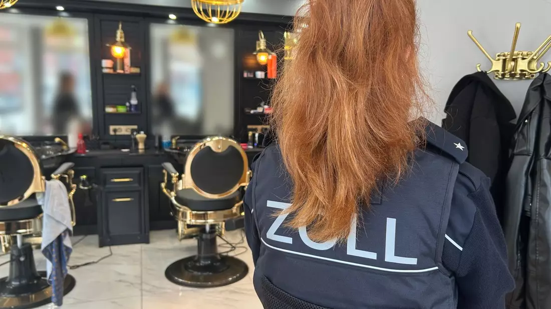 HZA-HH: Friseursalons und Nagelstudios im Visier des Hamburger Zolls// Zoll ermittelt in zehn Fällen wegen des Verdachts auf illegalen Aufenthalt - Bild: presseportal.de