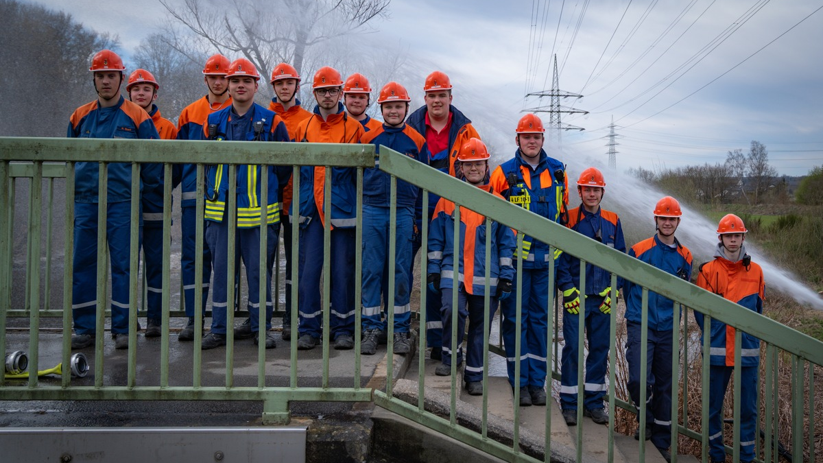 FW-AR: 24-Stunden-Schicht für den Feuerwehrnachwuchs - Foto: presseportal.de