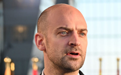 Frankreichs Außenminister Barrot forderte Algerien auf, auf die Ausweisung der Diplomaten zu verzichten. - Foto: Anna Ross/dpa