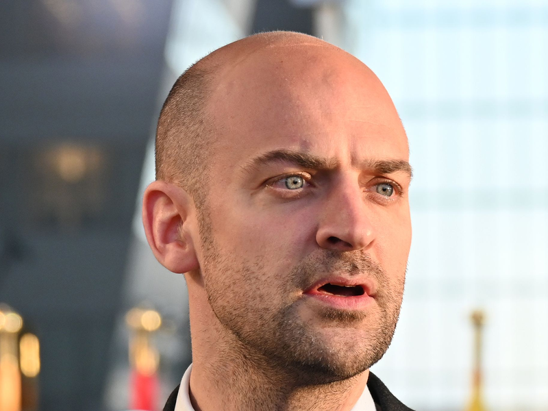 Frankreichs Außenminister Barrot forderte Algerien auf, auf die Ausweisung der Diplomaten zu verzichten. - Foto: Anna Ross/dpa