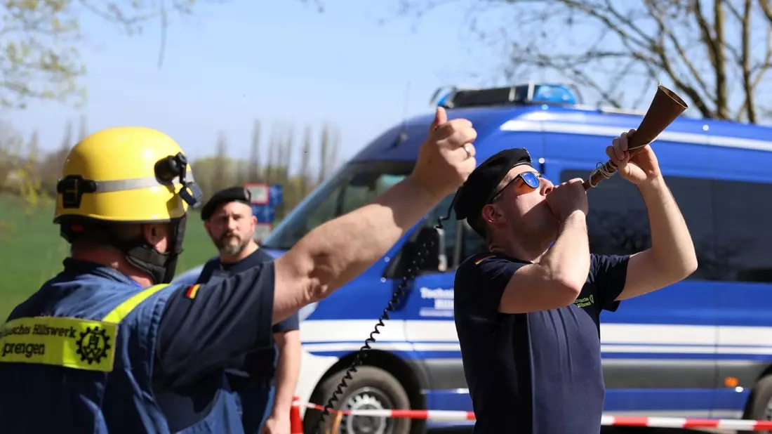 THW LVBEBBST: THW sprengt Höhleneingänge bei Halberstadt - Bild: presseportal.de