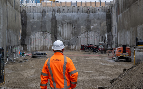 Für den Tiefbau geht es nach oben. (Archivbild) - Foto: Peter Kneffel/dpa