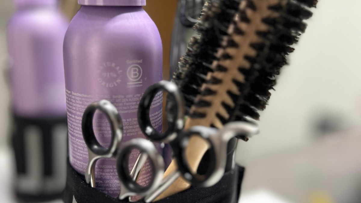 HZA-GI: Waschen, Schneiden, Zollkontrolle Hauptzollamt Gießen prüft im Friseur- und Kosmetikgewerbe - Dreizehn Fälle von illegaler Beschäftigung aufgedeckt - Foto: presseportal.de