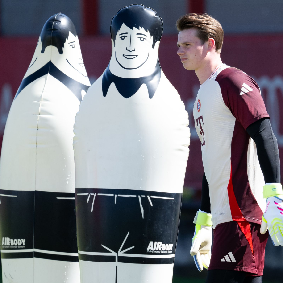 Jonas Urbig steht auch in Mailand wieder im Bayern-Tor. - Foto: Sven Hoppe/dpa