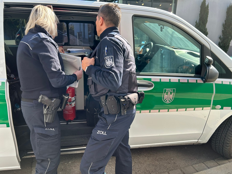 HZA-A: Augsburger Zoll führt regionale Sonderprüfung durch/Friseur- und Kosmetiksalons, Nagelstudios sowie Barbershops kontrolliert - Foto: presseportal.de