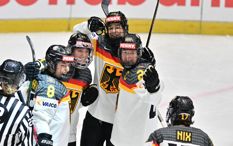 Mit dem Sieg gegen Ungarn erreichte das deutsche Eishockey-Team das WM-Viertelfinale. - Foto: Vaclav Pancer/CTK/AP/dpa