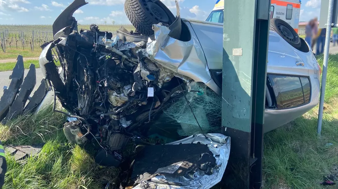 POL-PDNW: Bad Dürkheim - Verkehrsunfall auf der Mannheimer Straße - Fahrer schwer verletzt - Bild: presseportal.de