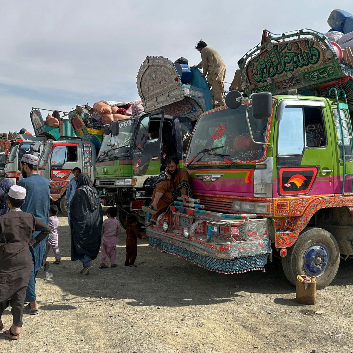 Seit Monatsbeginn seien mehr als 127.000 Afghanen aus Pakistan nach Afghanistan zurückgekehrt, teilte das UN-Flüchtlingshilfswerk (UNHCR) mit.(Archivbild) - Foto: H. Achakzai/AP/dpa