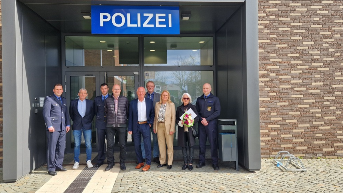 POL-PPTR: Polizeipräsidentin Anja Rakowski verabschiedet verdiente Mitarbeitende in den Ruhestand - Foto: presseportal.de