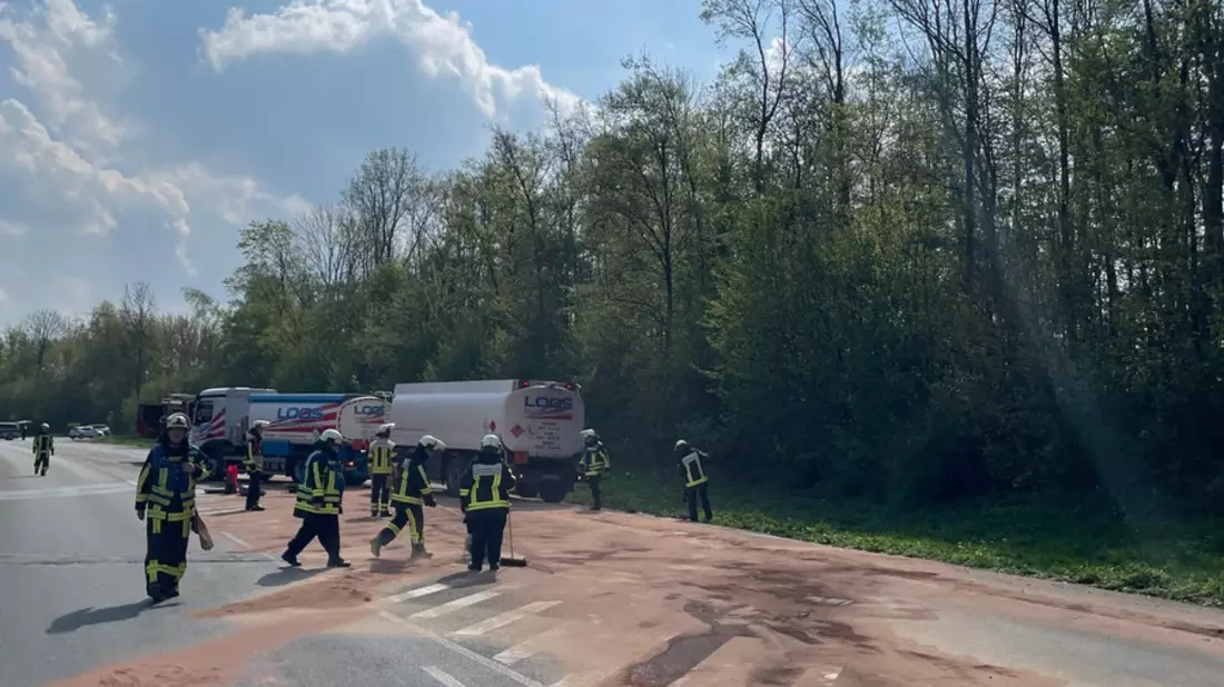 FW-BO: Größere Mengen Heizöl aus Tanklaster ausgelaufen - Bild: presseportal.de