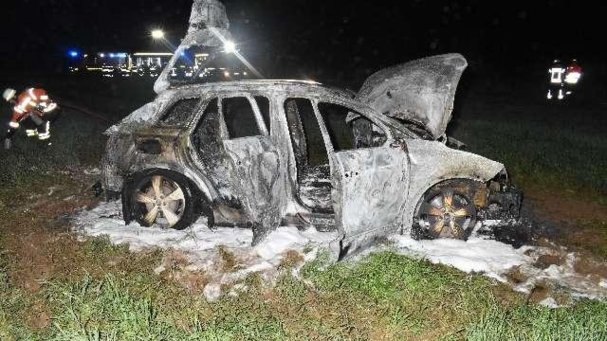 POL-NI: Pkw brennt auf Acker in Balge vollständig aus Polizeiinspektion Nienburg/Schaumburg ermittelt wegen Brandstiftung - Foto: presseportal.de