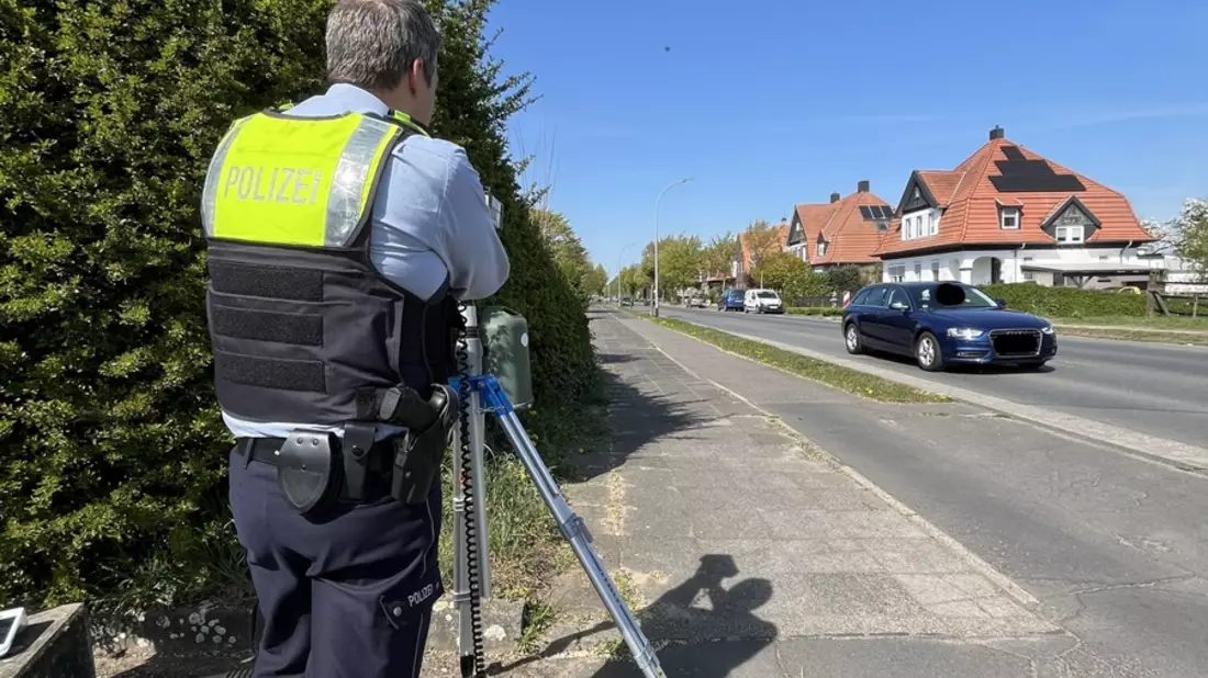 POL-KLE: Goch - Schwerpunkteinsatz der Polizeiwache Goch im Straßenverkehr / Fahrer fährt doppelt so schnell wie erlaubt - Bild: presseportal.de