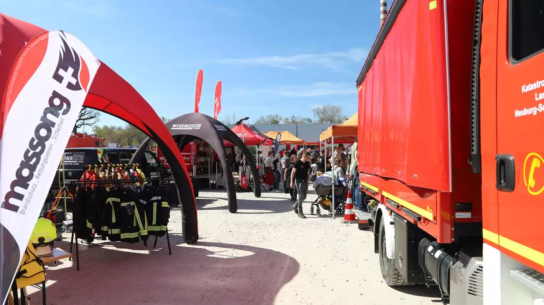Feuerwehr Nürnberg: Auftaktveranstaltung des 150. Jubiläums der Berufsfeuerwehr Nürnberg bei bestem Wetter - Erste offene Bayerische Meisterschaften in der Unfallrettung in Nürnberg - Bild: presseportal.de