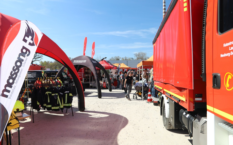 Feuerwehr Nürnberg: Auftaktveranstaltung des 150. Jubiläums der Berufsfeuerwehr Nürnberg bei bestem Wetter - Erste offene Bayerische Meisterschaften in der Unfallrettung in Nürnberg - Foto: presseportal.de