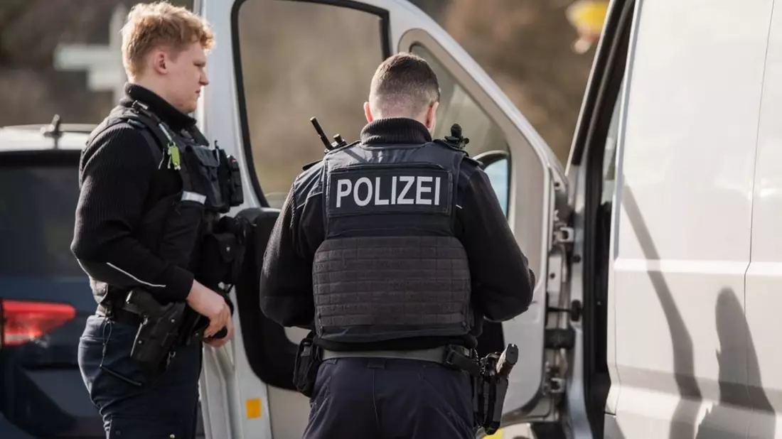 Bundespolizeidirektion München: Polizeibekannter Vater ohne Sorgerecht und Führerschein/ Bundespolizei verhindert Kindesentziehung - Bild: presseportal.de