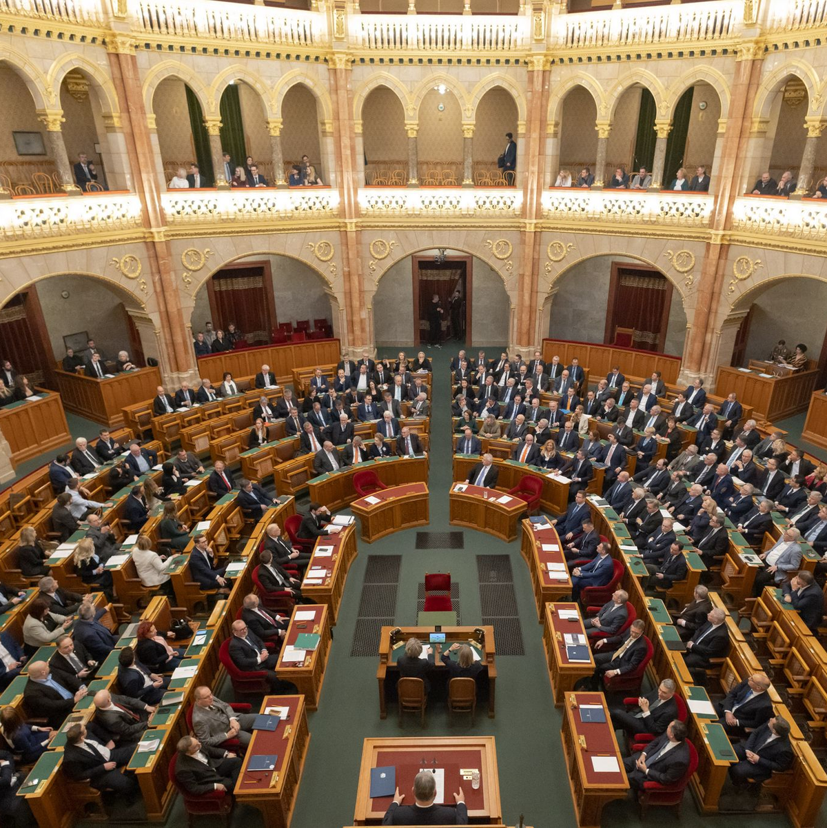 Ungarns Parlament hat zum 15. Mal die seit 2011 bestehende Verfassung geändert und darin die ausschließliche Existenz der zwei Geschlechter - Mann und Frau - verankert. - Foto: Attila Volgyi/XinHua/dpa
