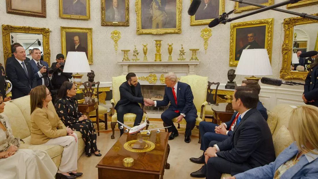 Trump greift wieder Selenskyj an - Bild: ---/Presidencia El Salvador/dpa