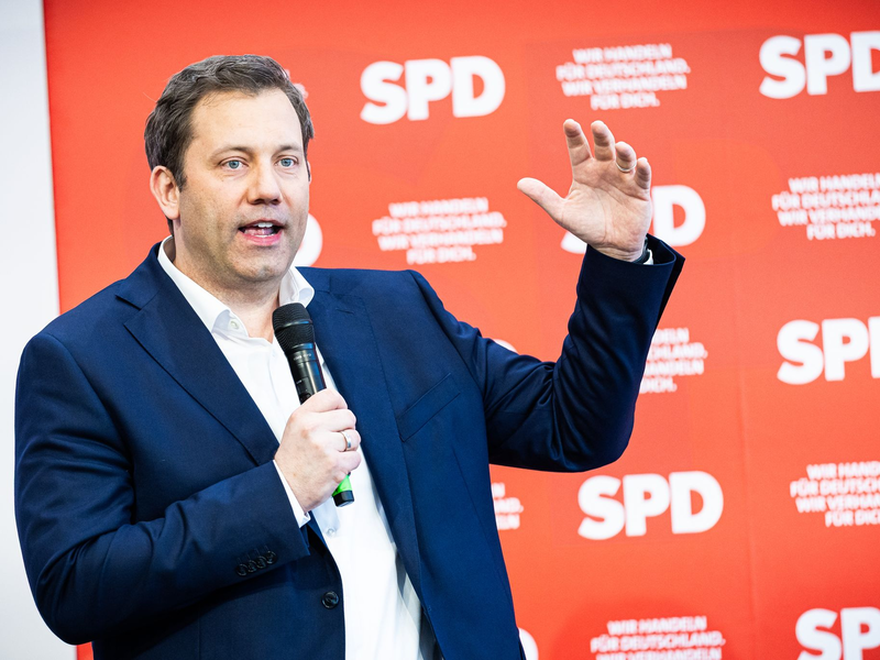 SPD-Chef Klingbeil warnt vor einem Scheitern des Koalitionsvertrags. - Foto: Moritz Frankenberg/dpa