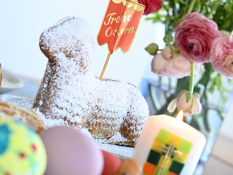 Auch Selbstgebackenes wie das klassische Osterlamm ist 2025 deutlich teurer. - Foto: Angelika Warmuth/dpa