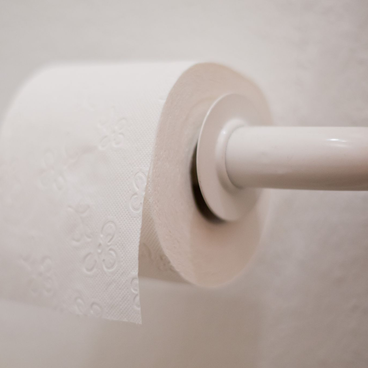 In Deutschland ist die Intimreinigung mit Toilettenpapier die Regel, 134 Rollen pro Jahr soll der durchschnittliche Bundesbürger verbrauchen. (Illustration) - Foto: Daniel Karmann/dpa