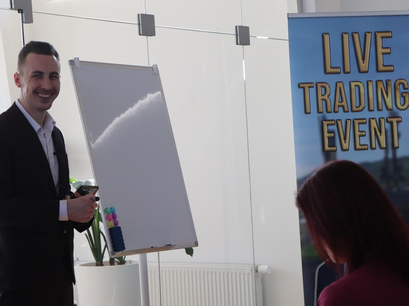 FW-NE: Havarie auf dem Rhein | Technischer Defekt führt zur Manövrierunfähigkeit eines Sportbootes - Foto: presseportal.de