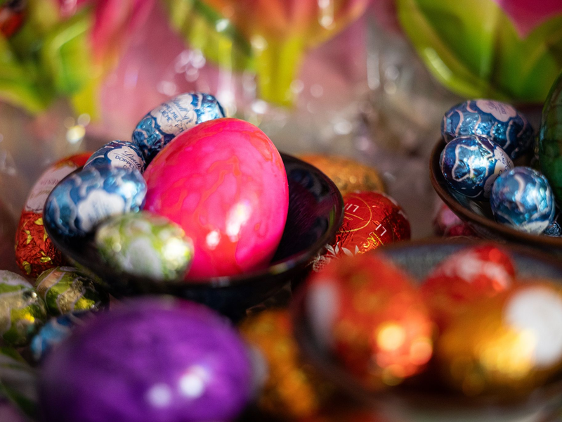 Die Preise für Eier und Schokolade sind im vergangenen Jahr deutlich gestiegen, wie das Statistische Bundesamt mitteilt (Archivbild). - Foto: Hannes P. Albert/dpa